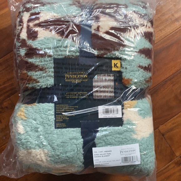 Pendleton King Size Blanket Sherpa Fleece Blue & Brown Multi Color NEW - Picture 6 of 8
